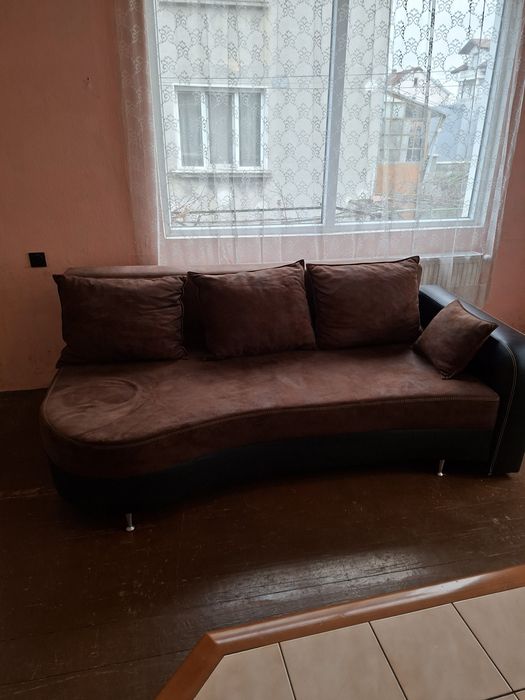 Продавам голям разтегателен диван.