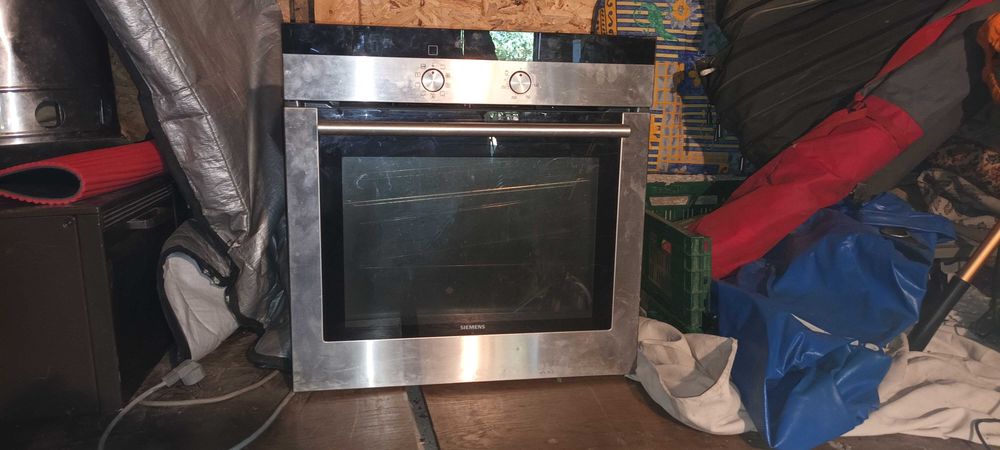 Фурна за вграждане с керамичен плод Siemens