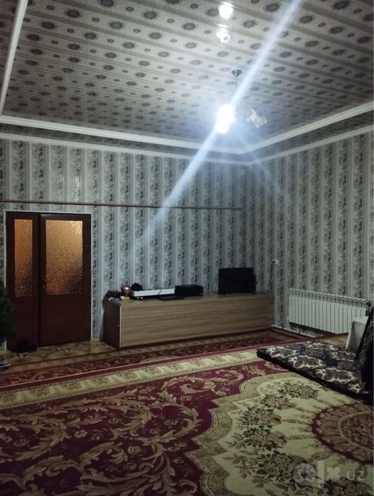 Карши шахар марказидан уй сотилади