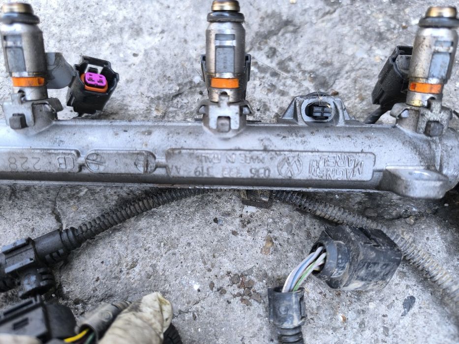 Injectoare / injector 1.4 16v Golf 4 Fabia Bora Octavia 1 Polo 9n