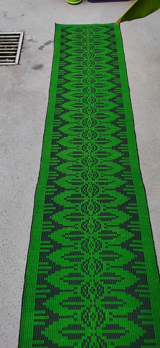 Ръчно тъкани черги с фолклорни мотиви