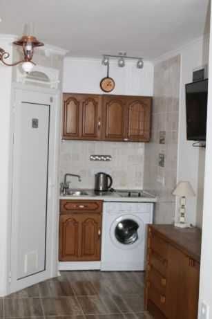 Дава се под наем Едностаен апартамент в Бургас, Център - 27 кв.м за 160 € - Снимка #1