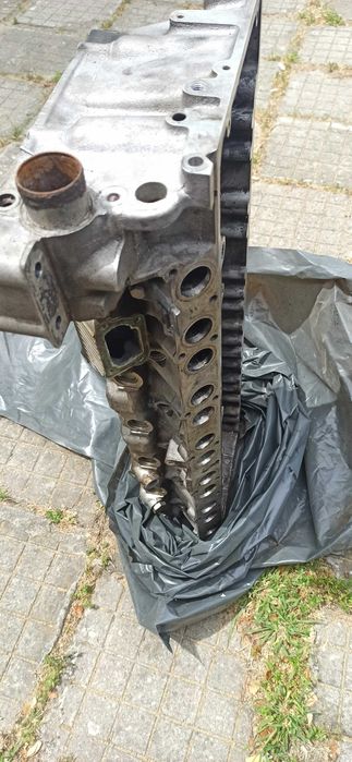 цилиндрова глава за Мерцедес  Е300TD (ом606) (за ремонт)