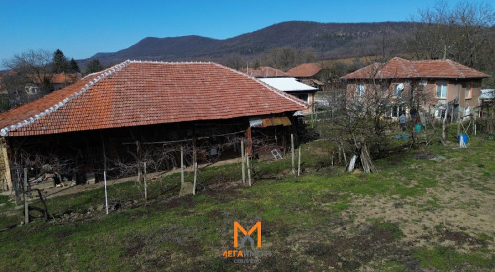 Продажба Къща гр. Севлиево - с. Сенник 80m² и двор 1790m²