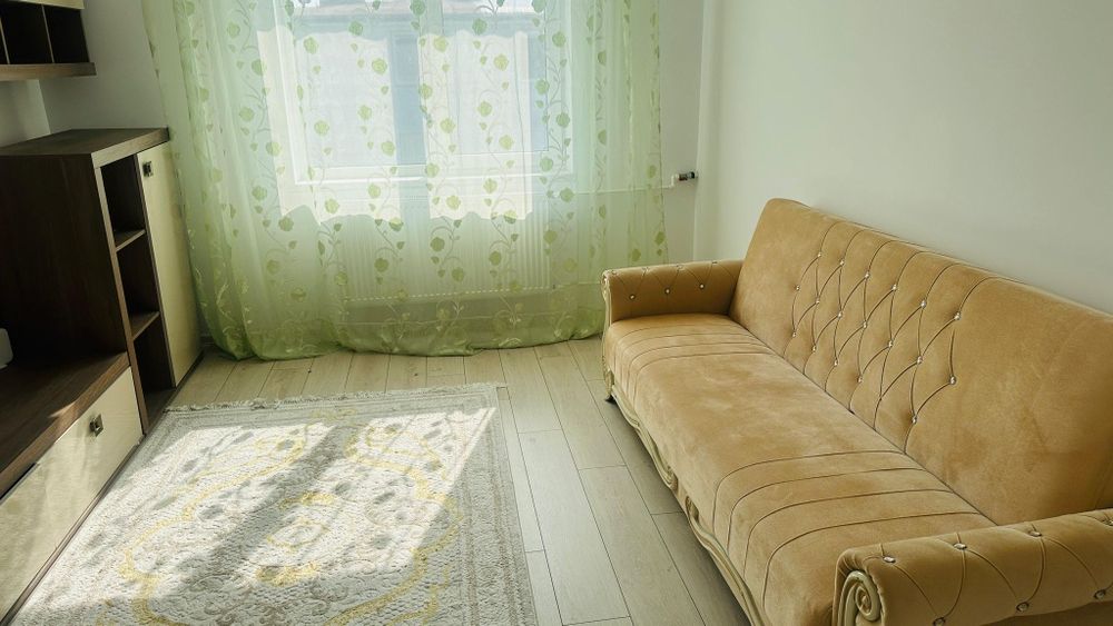 Inchiriez apartament