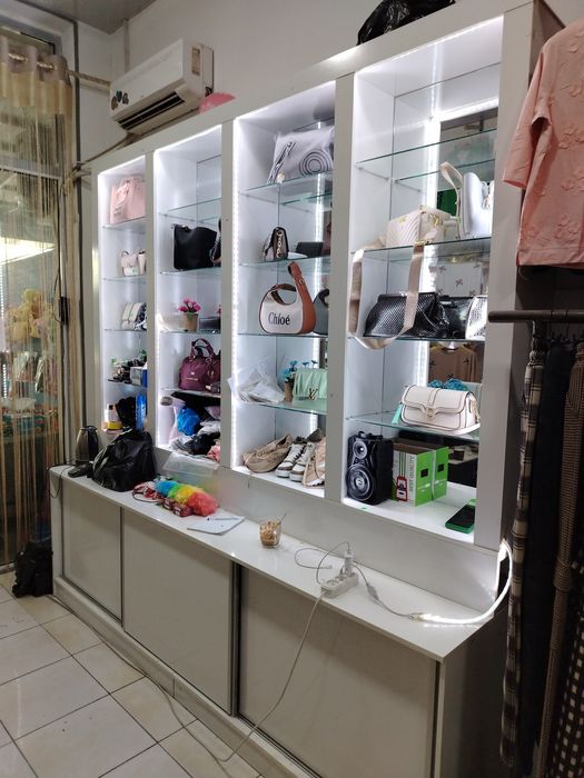 Vitrina savdo do'koniga