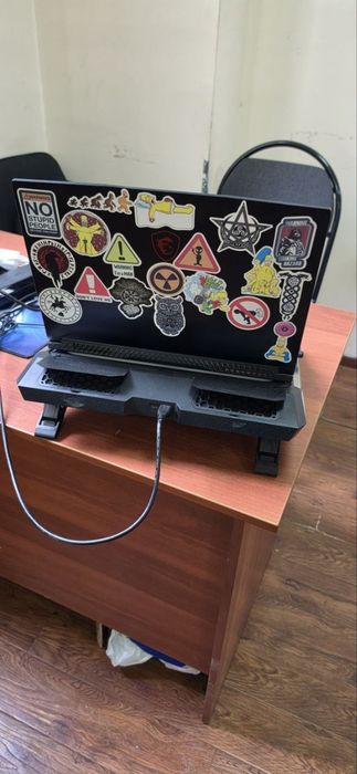 Ноутбук MSI+Подставка с охлаждением+клавиатура+ мышка