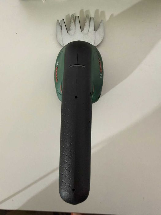 Bosch EasyShear – Foarfecă de grădină cu acumulator integrat 3,6 V, pentru iarbă și arbuști
