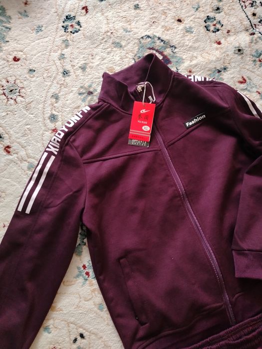 Продам спортивный костюм