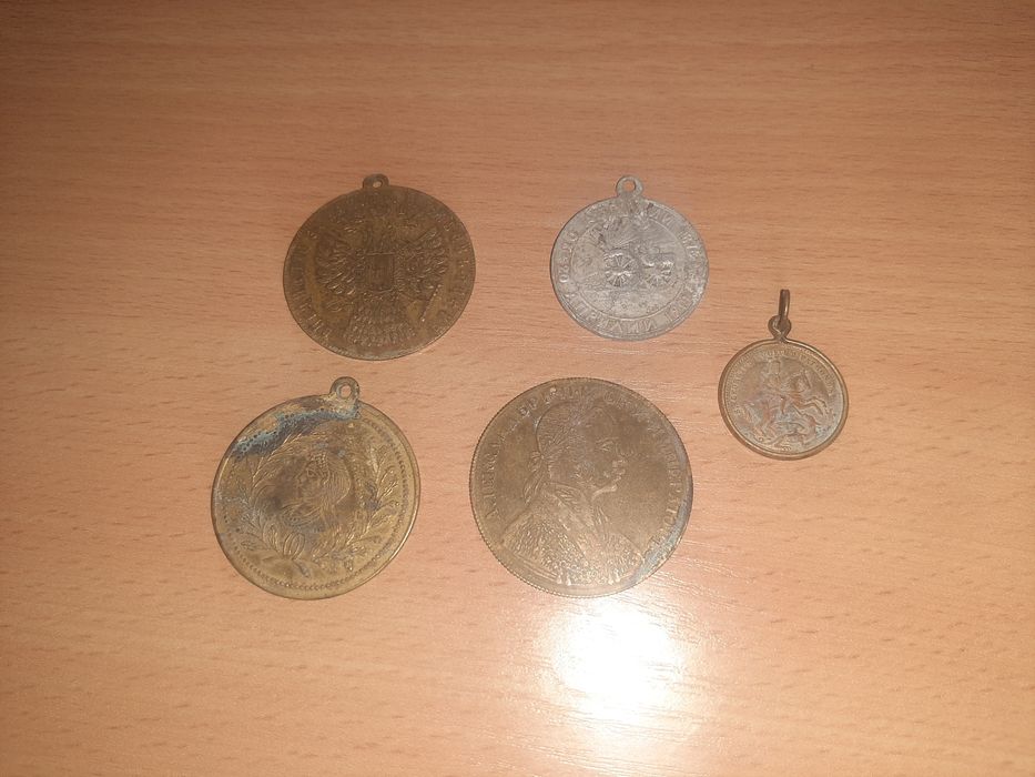 Продавам стари монети