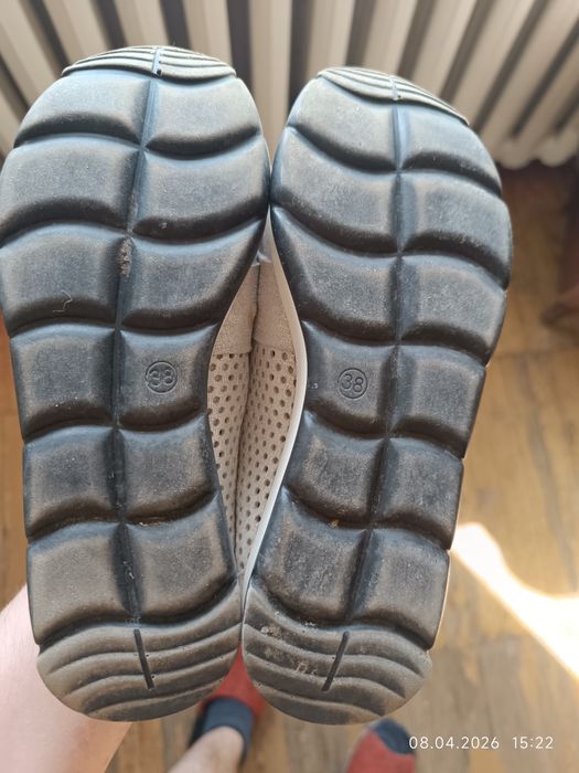 Продам женскую обувь.