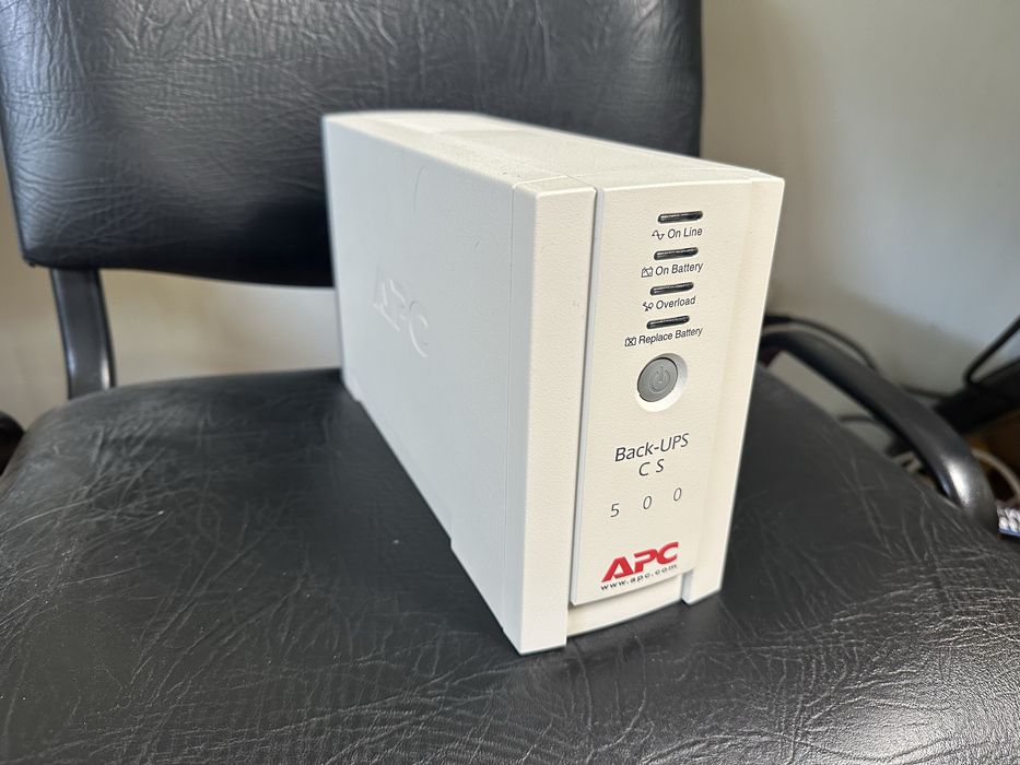 UPS APC Back-UPS CS 500 – Nou la cutie, cu BATERIE NOUĂ inclusă