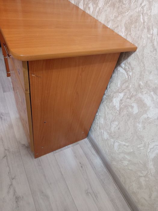 Письменый Стол с задвижкой