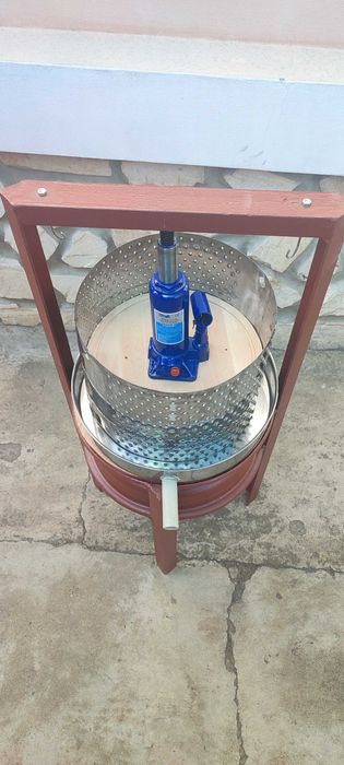 Хидравлична преса за плодове и мед