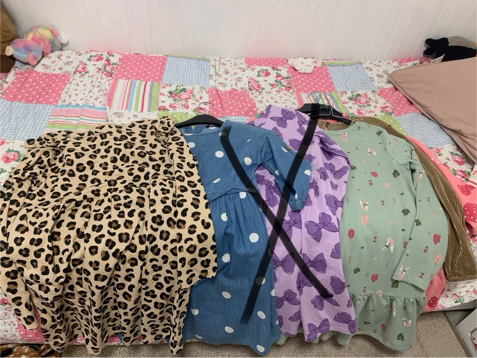 Rochii si pantaloni pentru fetita
