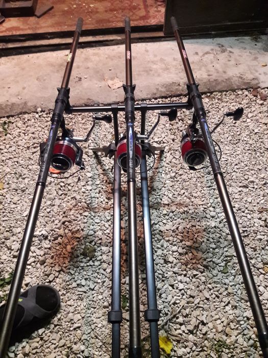 Шаранджийски пръчки с макари + резервни шпули с ново влакно на  FOx