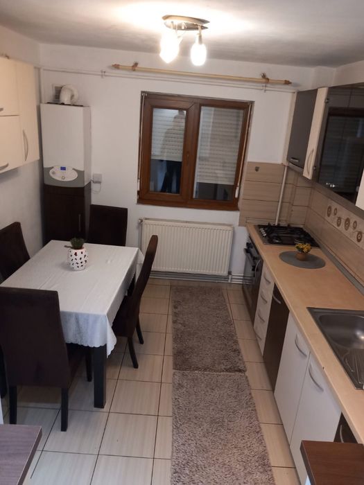 Apartament 2 camere de inchiriat etaj 2 din 4 cu centrala si mobilat