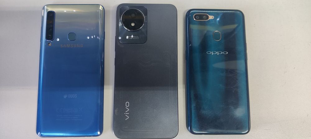 Продам телефоны по 15 тысяч.