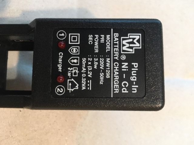 Зарядно за акумулаторни батерии MW1298