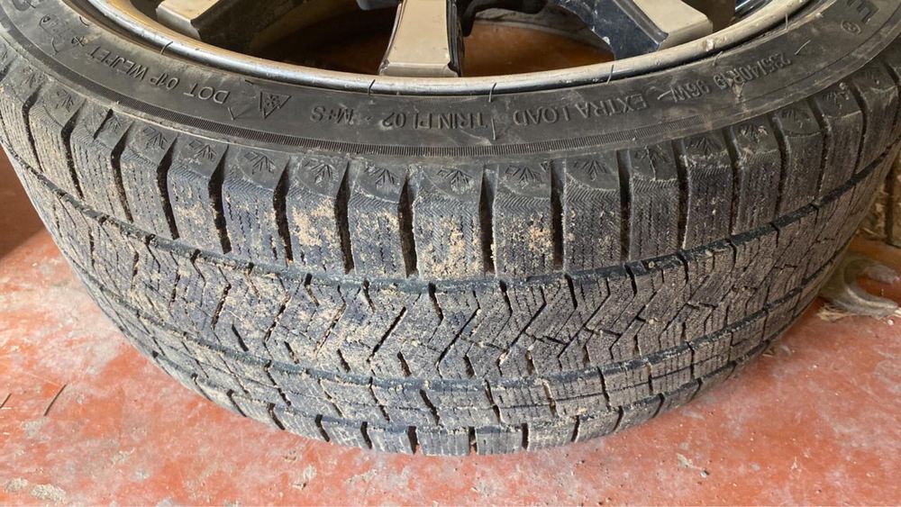 Зимняя   шина 235/40/19