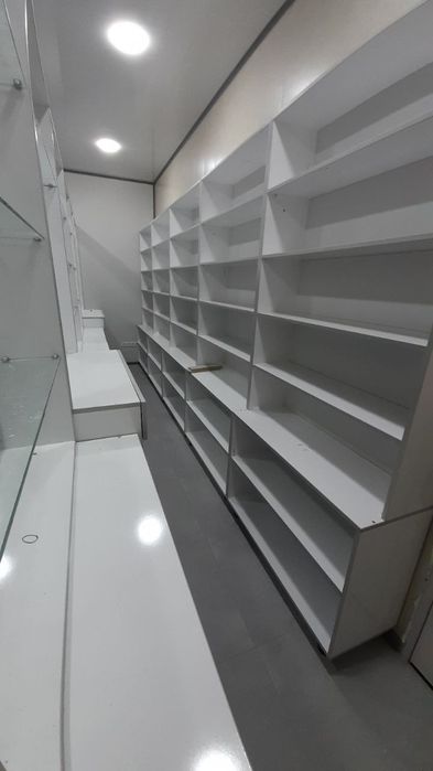 Magazin ofislar uchun polka vitrina stelaj va boshqalar