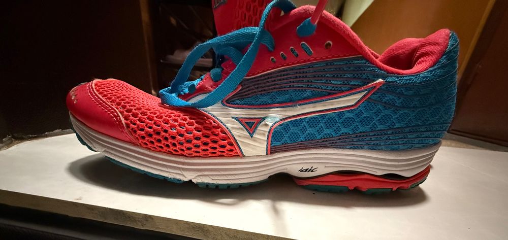 Маратонки ,,Mizuno” 38 номер