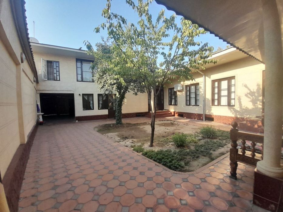 Продаётся просторный дом в Яккасарайском районе!