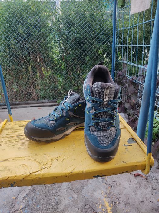 Продам кроссовки горные