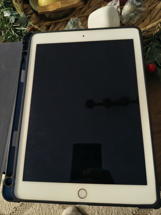 Продавам iPad Air 2Gen 64GB Gold