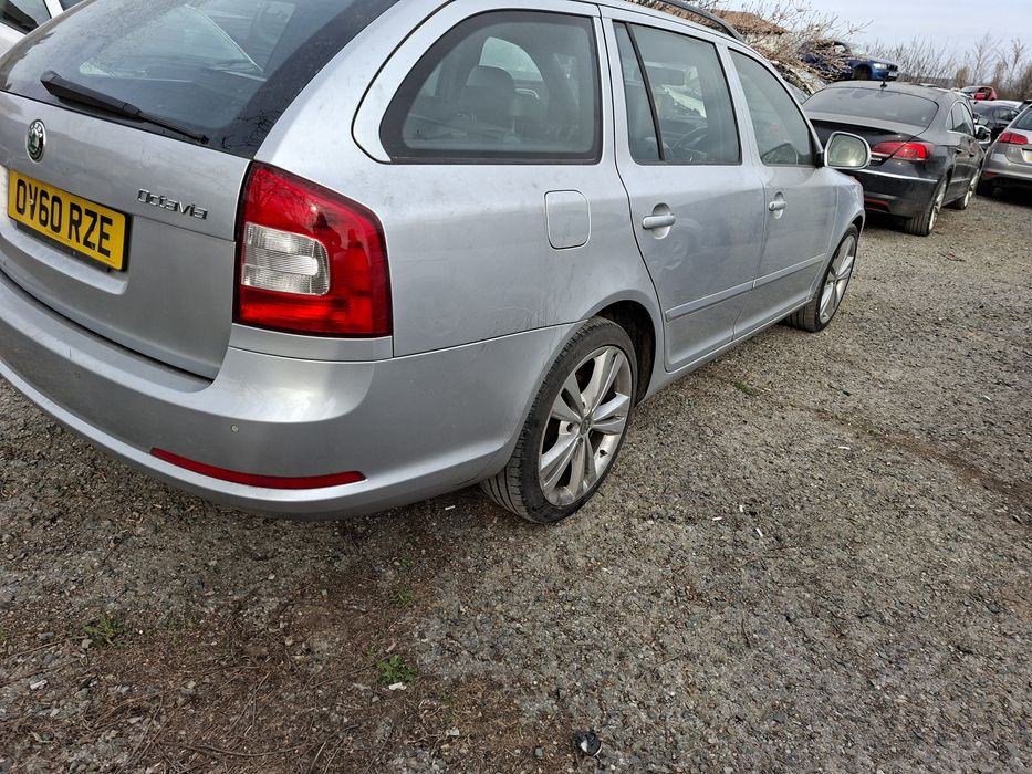 Шкода Октави vrs комби 2.0 тди DSG  2012 год