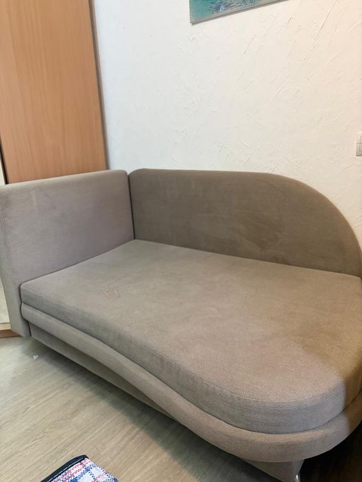 Продам диван компактный.Раскладывается