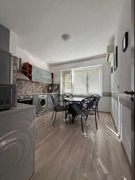 Дава се под наем Тристаен апартамент в Пловдив, Център - 65 кв.м за 498.27 € - Снимка #1