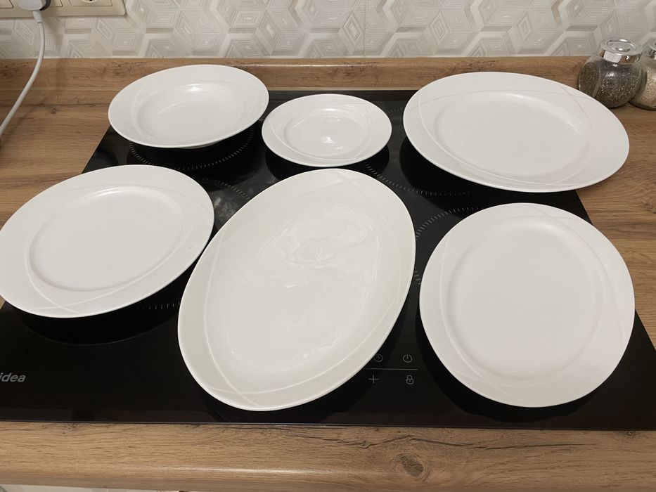 Продам сервиз (набор тарелок)