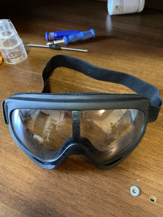 Шлем белый очки прозрачный