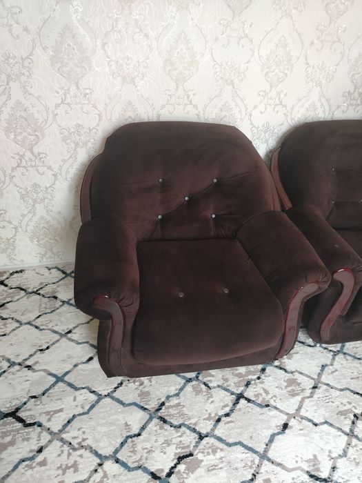 Продаётся Диван с креслами