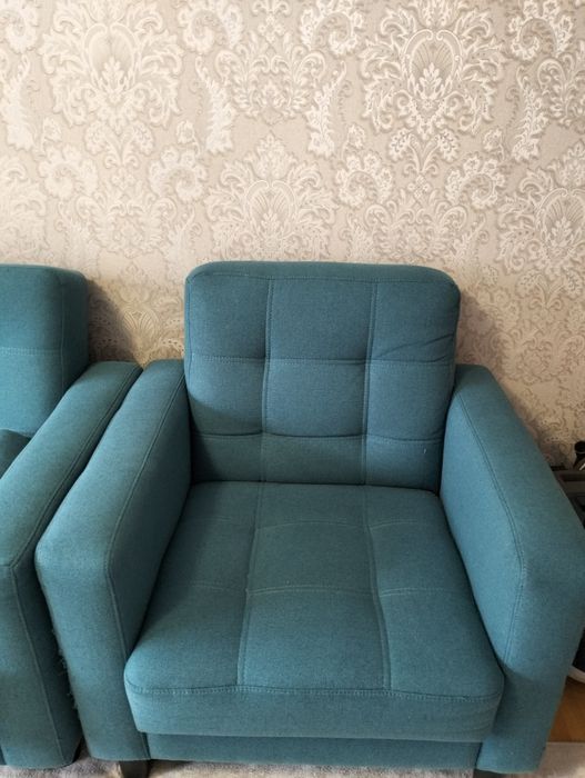 Диван с двумя креслами