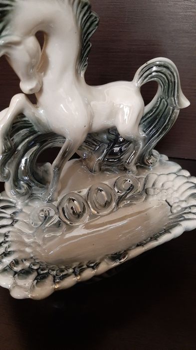 Продам статуэтку "Лошади"