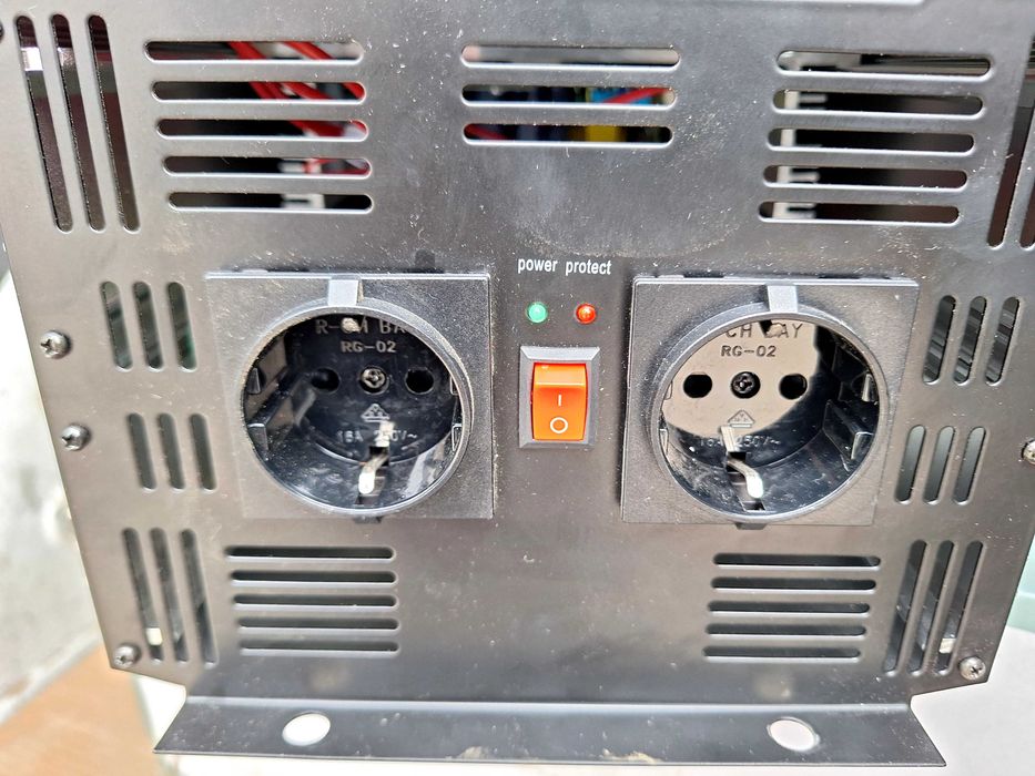 Invertor auto  HEICKO 3000W/2×230V