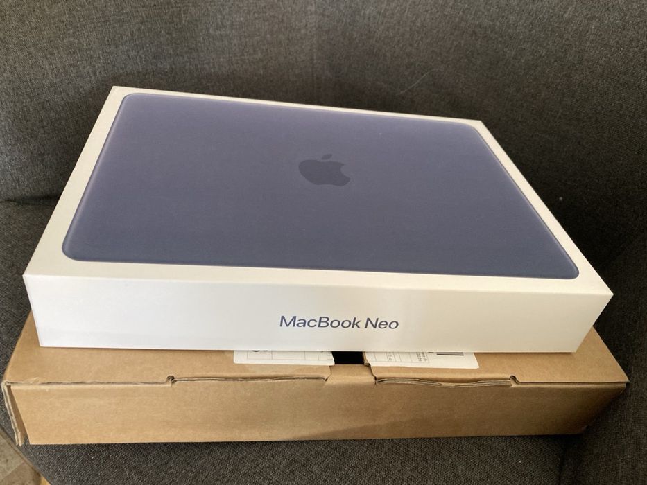 Macbook neo -чисто нов