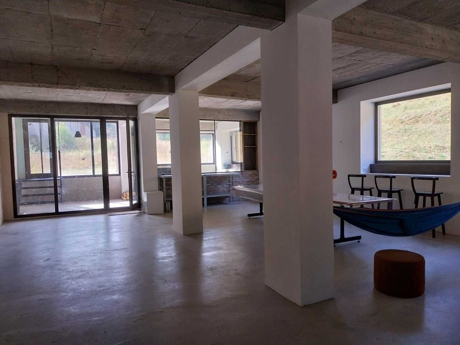 Къща с производствено хале