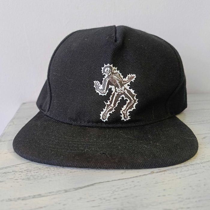 Черна шапка с козирка (Snapback) – Ефектен скелет / Lightning Skeleton
