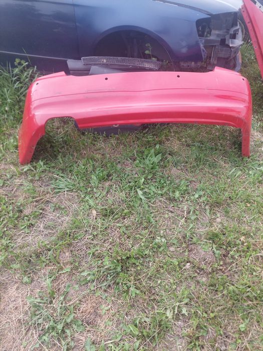 Piesele roșii E90 
Bara neagra F10
