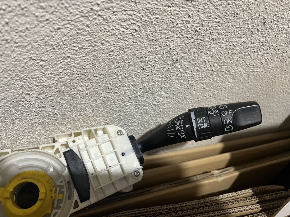 Лостче за светлини(без халогени)+лостче за чистачки(Хонда ФРВ)