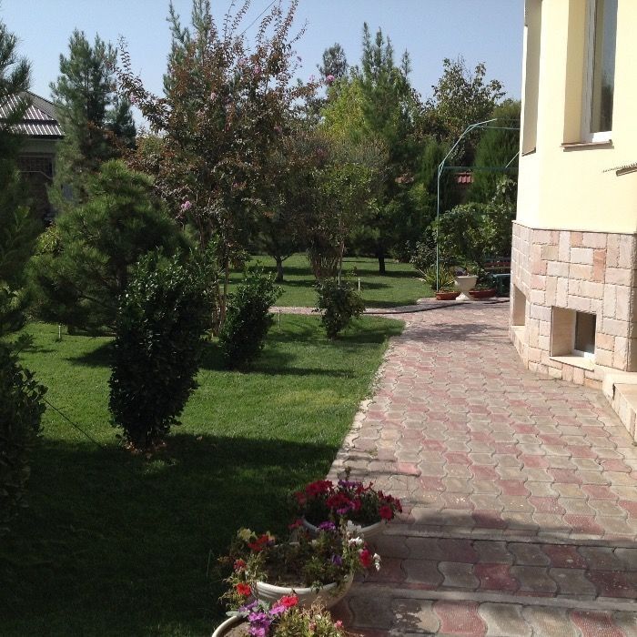 Продам 3 этаж. дом общ. пл. 350 кв. м., 6комн., участок 11 соток