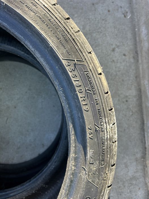 255 40 19 Dunlop vara