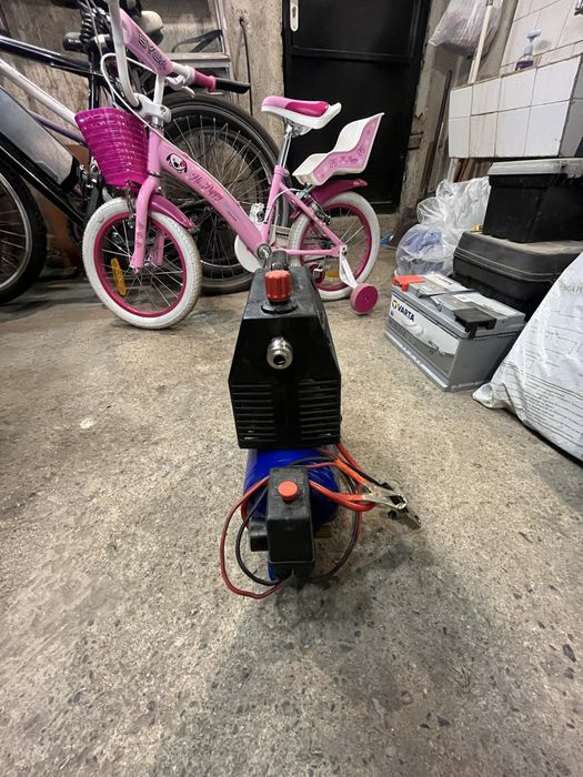 Комптресор 12 v. Безмаслен.