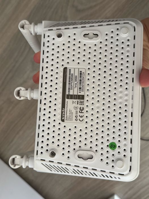 Безжичен рутер Tenda 300 Mbps, 3 външни антени