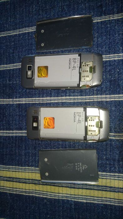 Стари  часовници, телефони