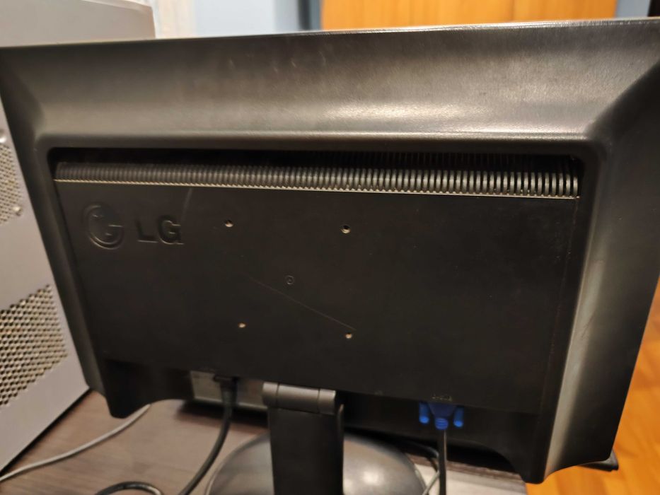 Monitor LG 19 Inch