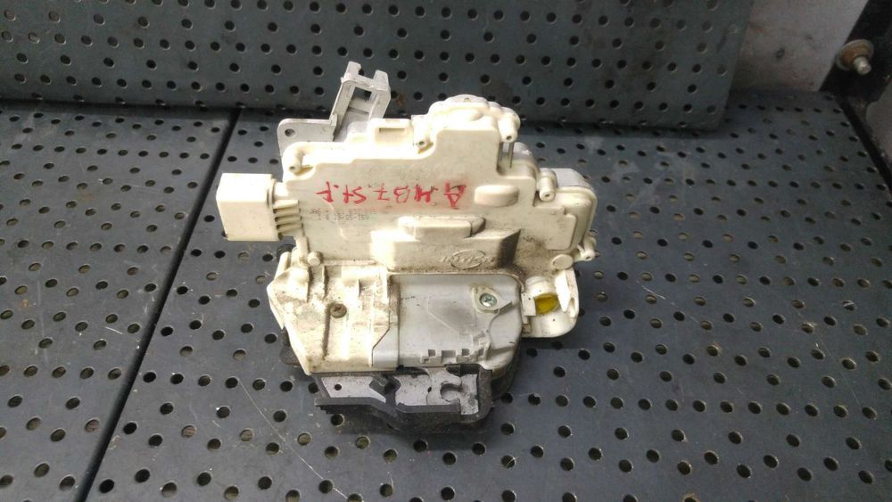Broasca usa stanga fata audi a4 b7 8e 8e1837015aa